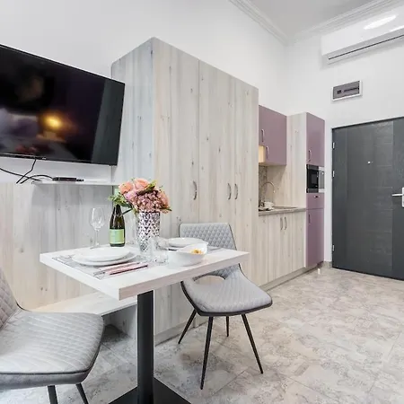 Magic Romantic, Kiraly Street Escape For Two By Nw
