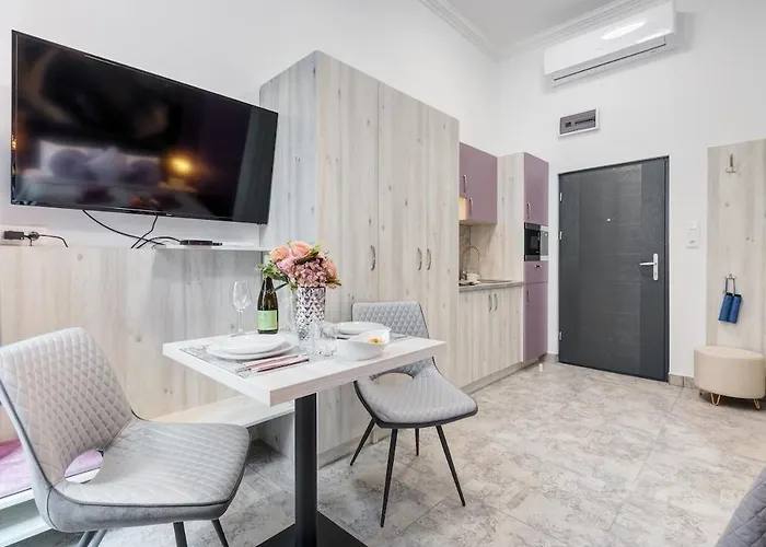 Magic Romantic, Király Street Escape For Two By Nw